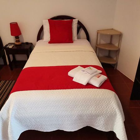 Hostal La Isla Del Descanso Puerto Villamil Exteriör bild