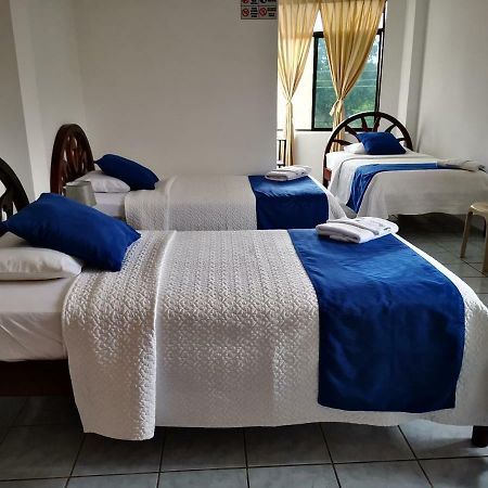 Hostal La Isla Del Descanso Puerto Villamil Exteriör bild