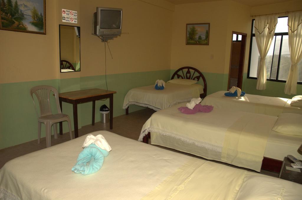 Hostal La Isla Del Descanso Puerto Villamil Exteriör bild
