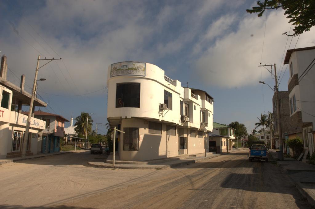 Hostal La Isla Del Descanso Puerto Villamil Exteriör bild