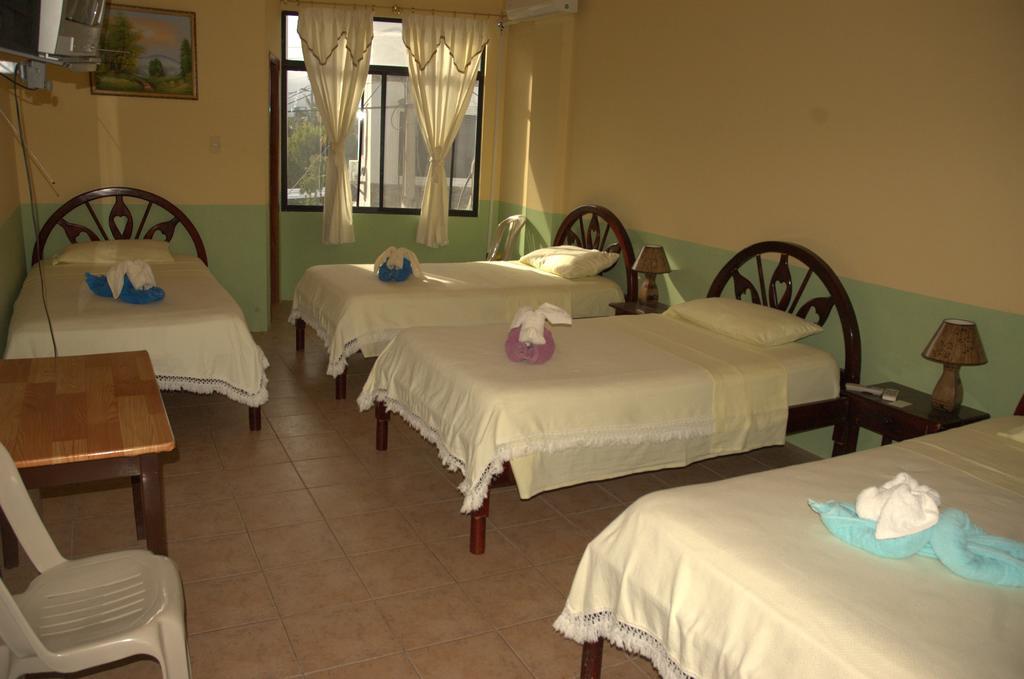 Hostal La Isla Del Descanso Puerto Villamil Exteriör bild