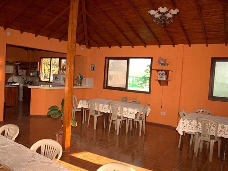 Hostal La Isla Del Descanso Puerto Villamil Exteriör bild