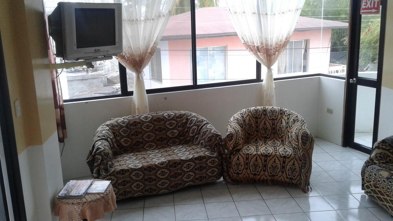 Hostal La Isla Del Descanso Puerto Villamil Exteriör bild