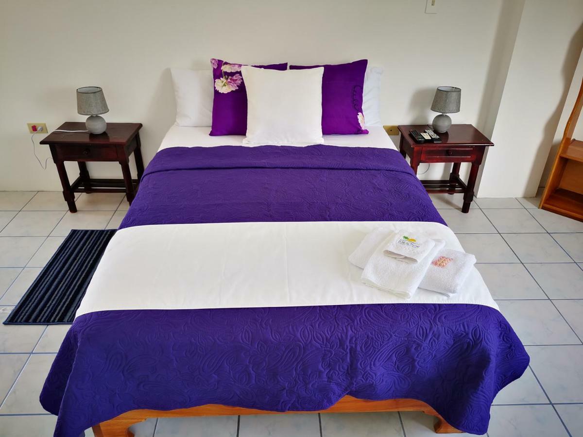 Hostal La Isla Del Descanso Puerto Villamil Exteriör bild
