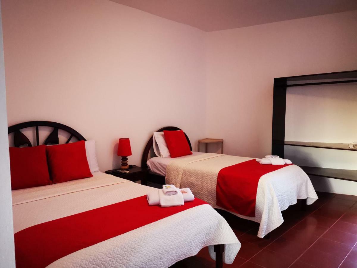 Hostal La Isla Del Descanso Puerto Villamil Exteriör bild