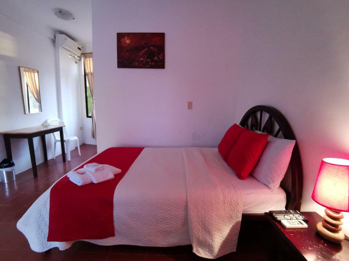 Hostal La Isla Del Descanso Puerto Villamil Exteriör bild