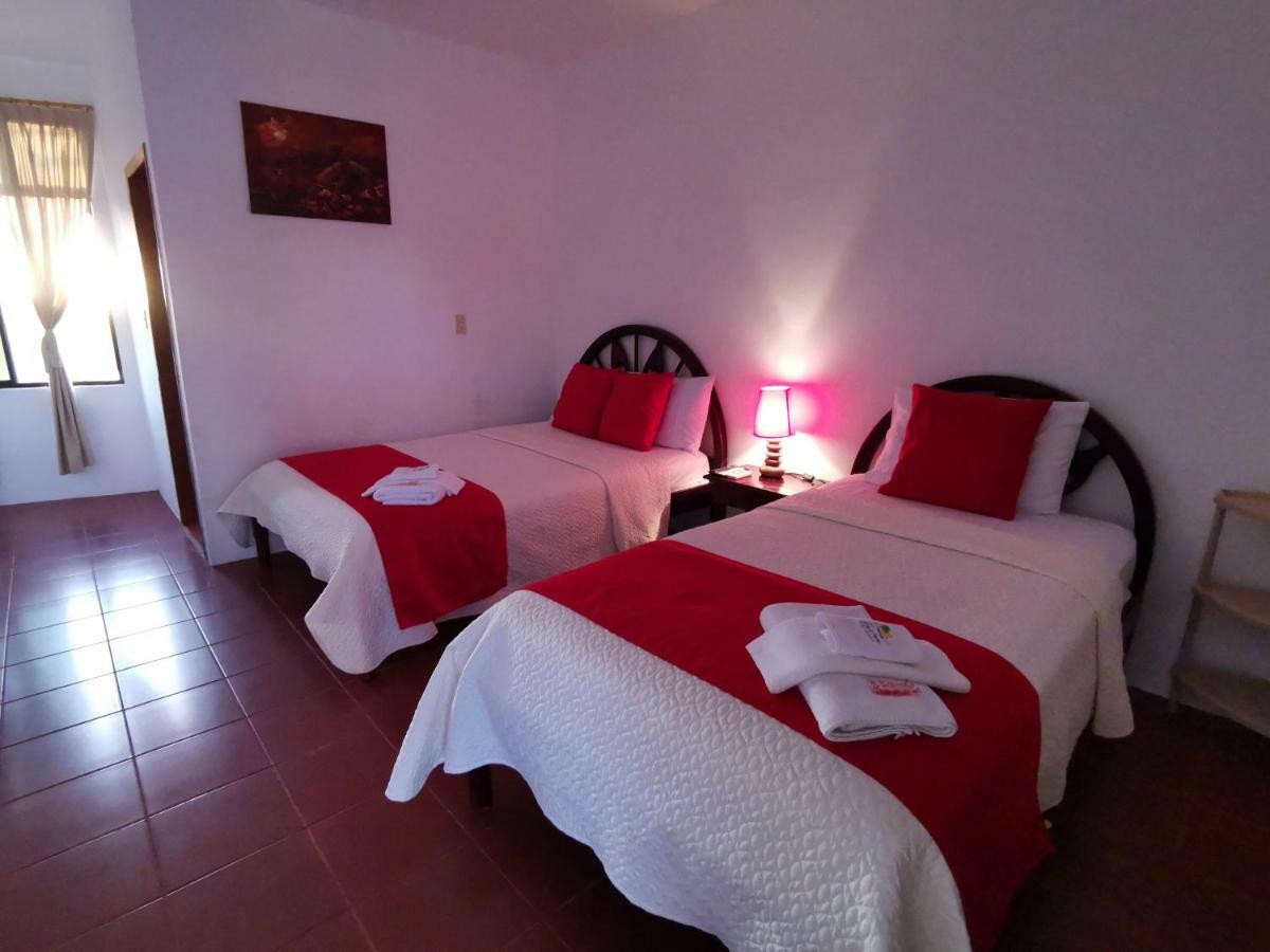 Hostal La Isla Del Descanso Puerto Villamil Exteriör bild