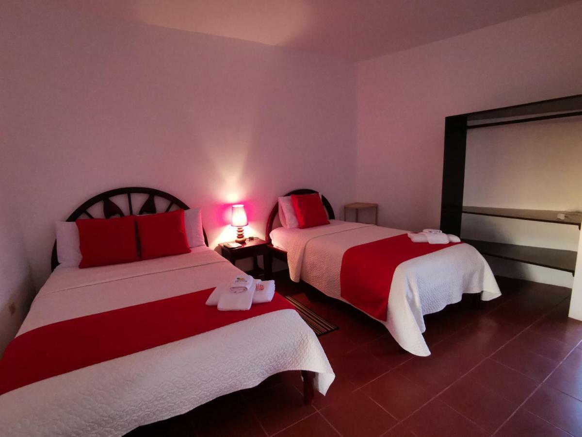 Hostal La Isla Del Descanso Puerto Villamil Exteriör bild