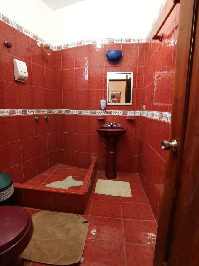Hostal La Isla Del Descanso Puerto Villamil Exteriör bild