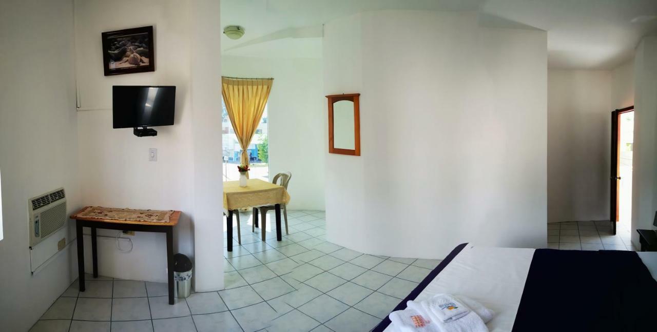 Hostal La Isla Del Descanso Puerto Villamil Exteriör bild