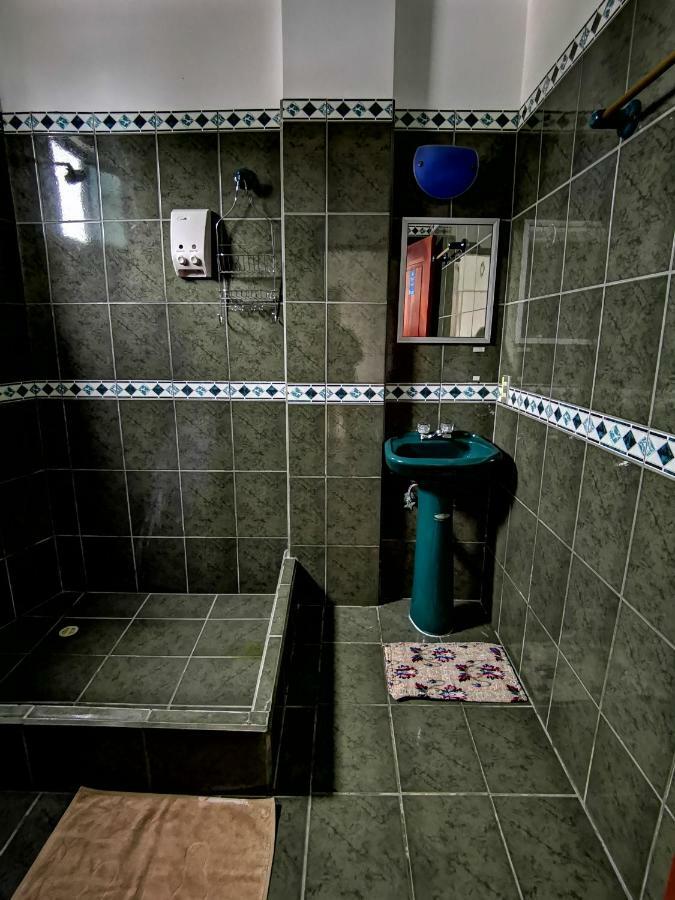 Hostal La Isla Del Descanso Puerto Villamil Exteriör bild