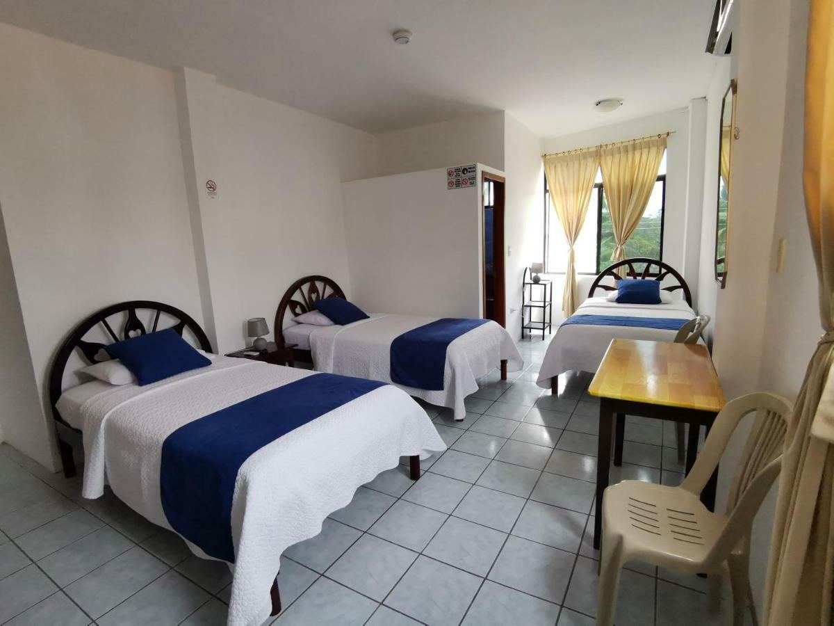 Hostal La Isla Del Descanso Puerto Villamil Exteriör bild