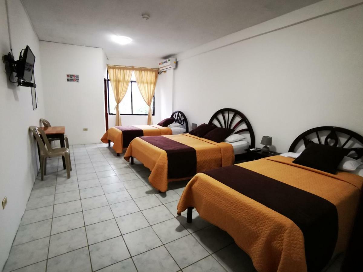 Hostal La Isla Del Descanso Puerto Villamil Exteriör bild