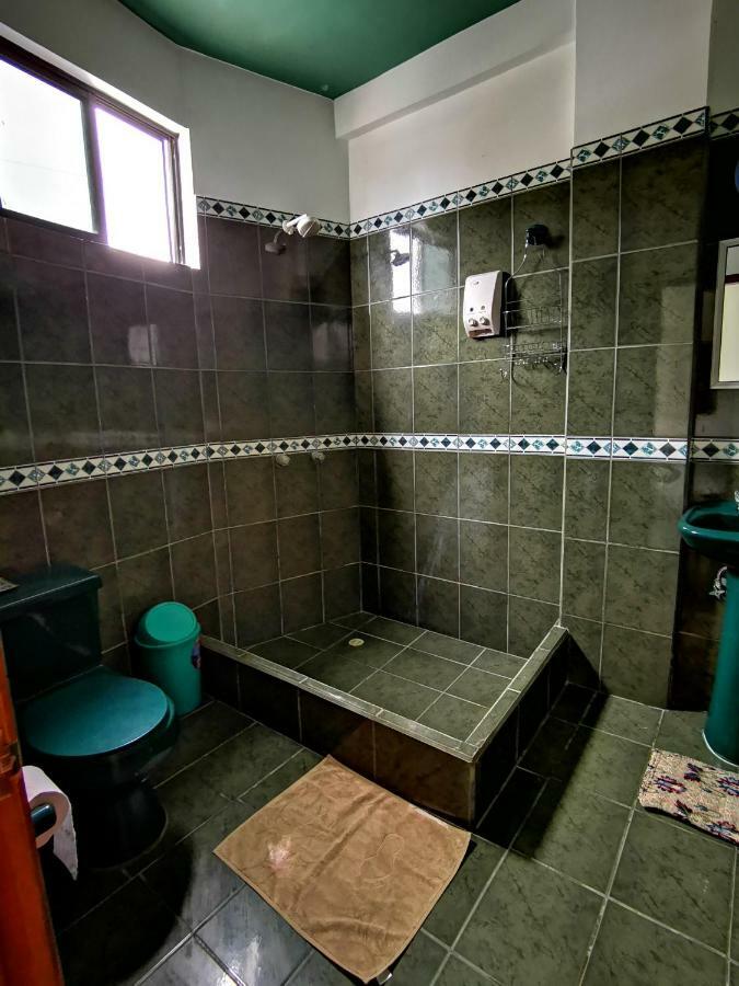 Hostal La Isla Del Descanso Puerto Villamil Exteriör bild