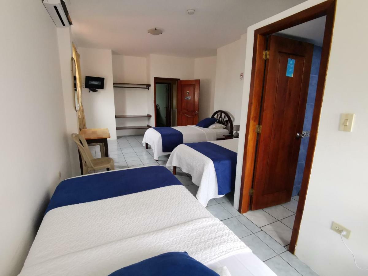 Hostal La Isla Del Descanso Puerto Villamil Exteriör bild